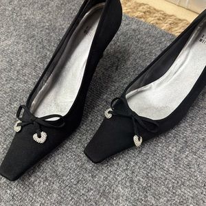 STUART WEITZMAN black kitten heels with bow 7.5
